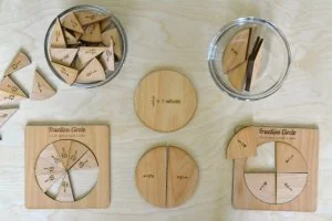 Juego Montessori de fracciones con círculos divisibles